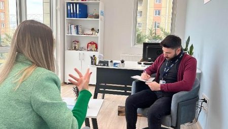 Uzmanlar, Sarsıntısı Yaşayan Bireylerle Dayanışmada Yanlışsız Bağlantıya Dikkat Çekti