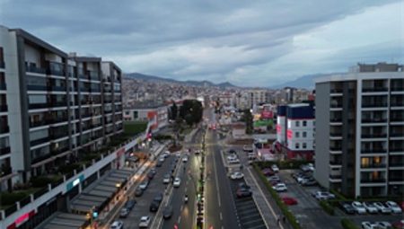 Eski Havaalanı Caddesi inançlı, konforlu ve ışıl ışıl