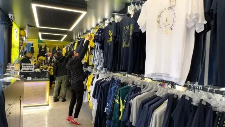 Fenerium Tırı Yüksekova’da Fenerbahçeli Taraftarlarla Buluştu