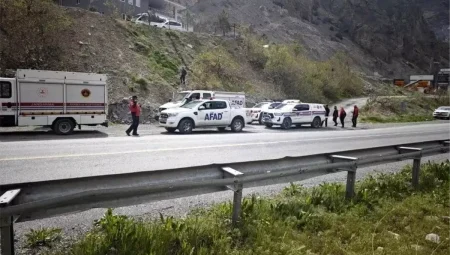 Hakkari’de Mahsur Kalan 4 Kişi Kurtarıldı