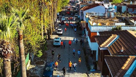 Yüzlerce sportmen Efes Ultra Maratonu’nda dünya mirasını koşarak keşfetti