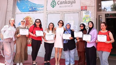 Cebeci Çankaya Konutu’nda Mezuniyet Sevinci: 180 Kursiyer İştirak Evrakı Aldı