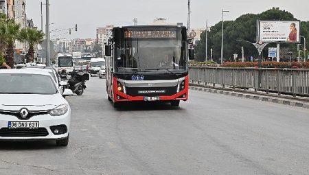 Manisa Büyükşehir Belediyesi YKS’de Öğrencilerin Yanında
