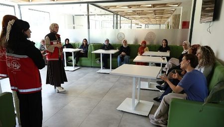 Kartepe’de Ebeveynlere Yönelik Şuurlu Dijitalleşme Eğitimi