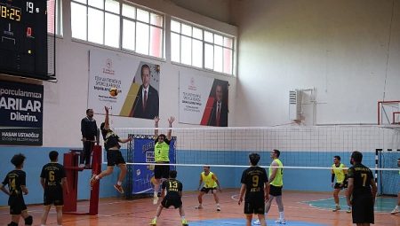 Konya Büyükşehirin Voleybol Turnuvasında 25 İlçede 2.460 Sportmen Heyecana Ortak Oluyor