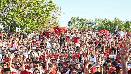 Antalyalılar Dünya Kupası heyecanı için Olbia Kent Meydanı’nda buluştu