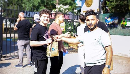 Büyükşehir, YKS öğrencileri için ikram stantları kurdu