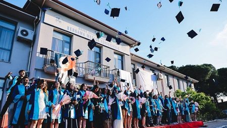 DEÜ Bergama MYO’da Mezuniyet Coşkusu