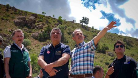 Uzman gruplar heyelan alanını inceledi