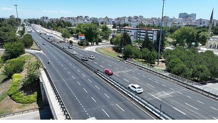 Vilayetler Bankası Kavşağı’nda asfalt çalışması yapıldı